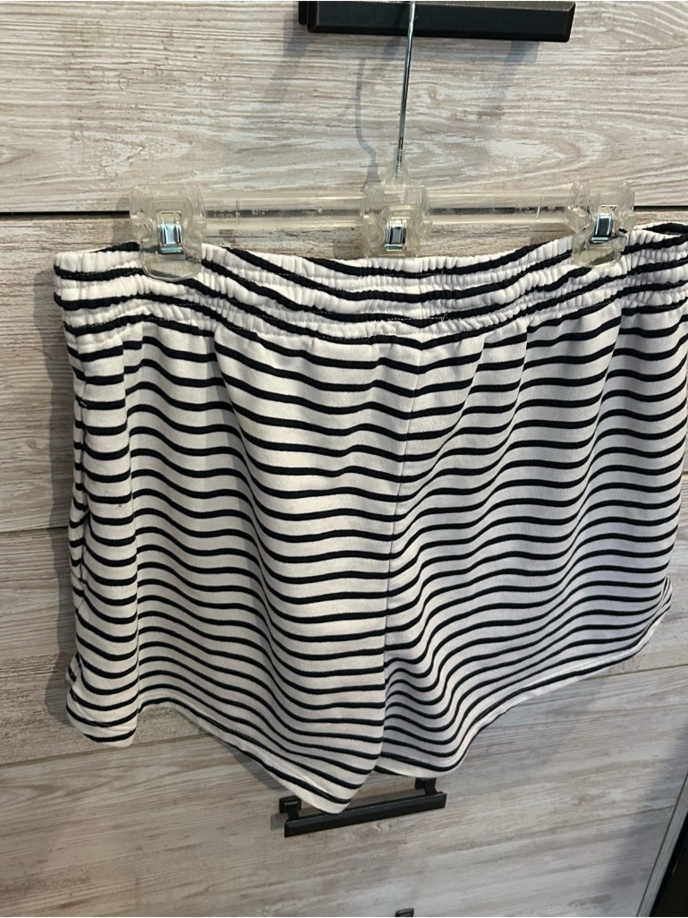 H&M Women's Cream/Striped Sweatshirt shorts - Picture 6 of 6